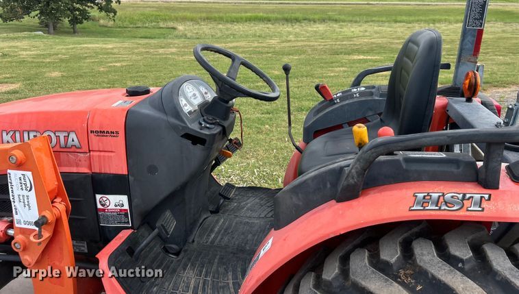 image for item DO6567 2011 Kubota B3300SU MFWD tractor