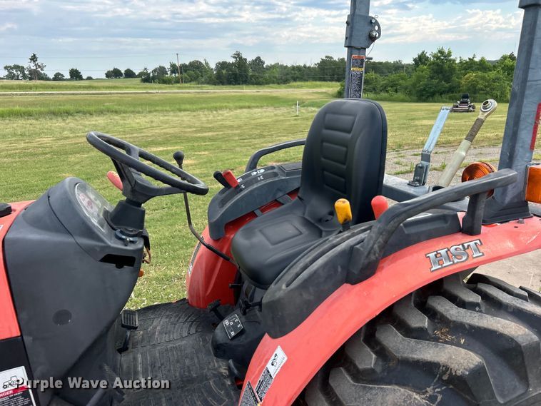 image for item DO6567 2011 Kubota B3300SU MFWD tractor