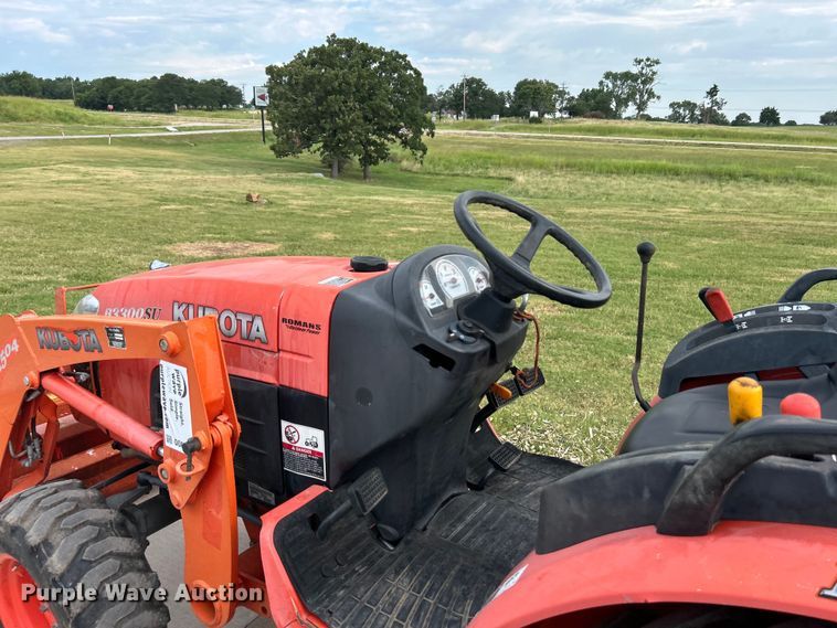 image for item DO6567 2011 Kubota B3300SU MFWD tractor