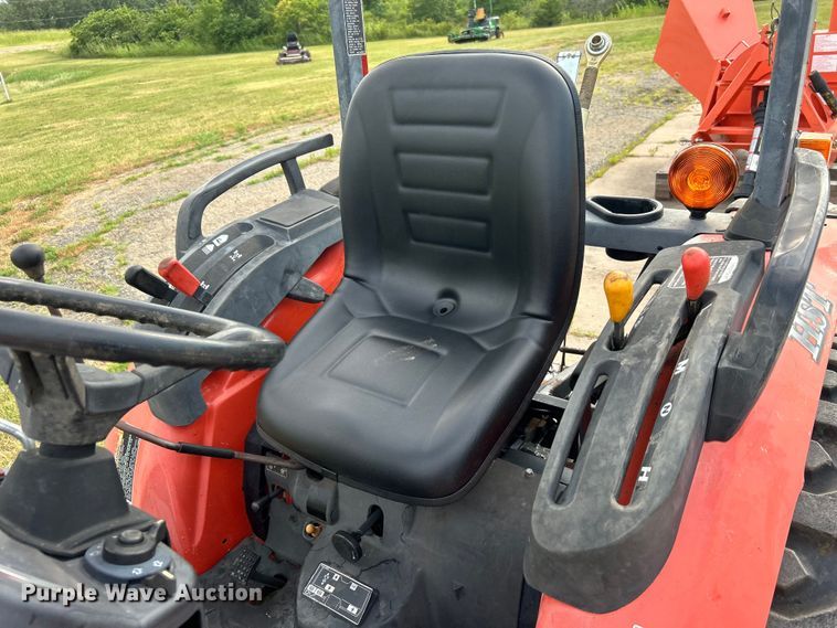 image for item DO6567 2011 Kubota B3300SU MFWD tractor