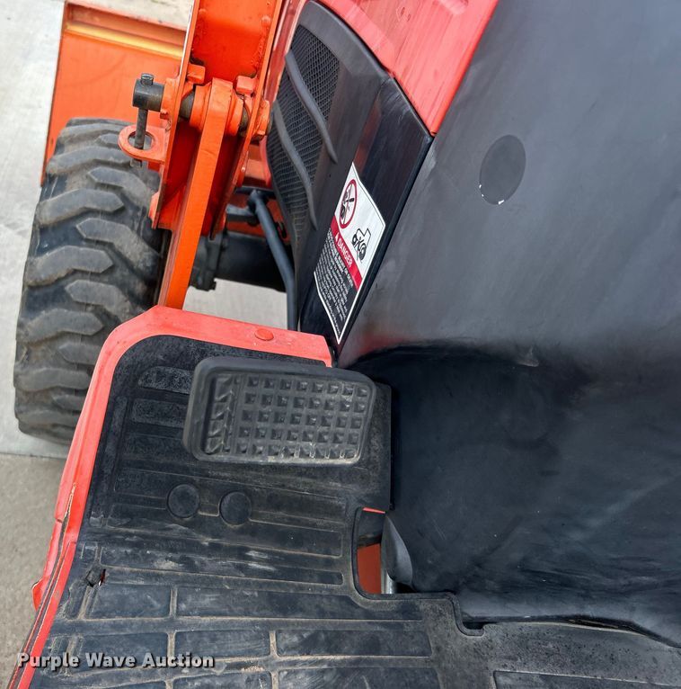 image for item DO6567 2011 Kubota B3300SU MFWD tractor