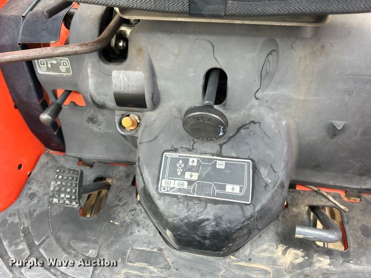 image for item DO6567 2011 Kubota B3300SU MFWD tractor