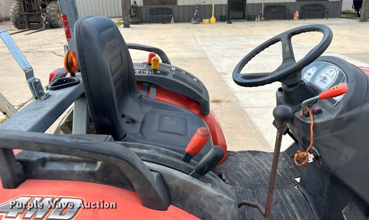 image for item DO6567 2011 Kubota B3300SU MFWD tractor