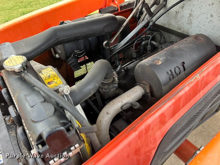 image for item DO6567 2011 Kubota B3300SU MFWD tractor