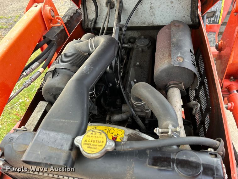 image for item DO6567 2011 Kubota B3300SU MFWD tractor