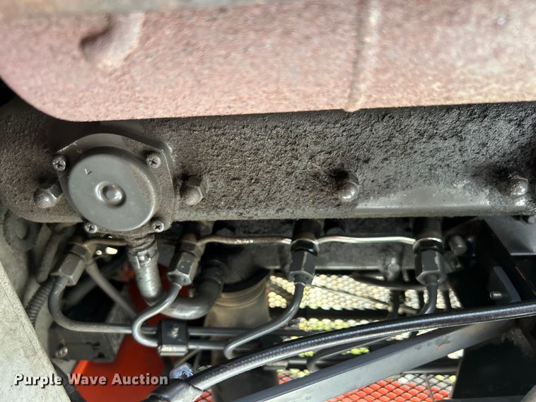 image for item DO6567 2011 Kubota B3300SU MFWD tractor