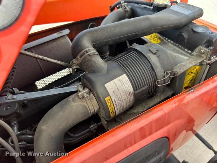 image for item DO6567 2011 Kubota B3300SU MFWD tractor