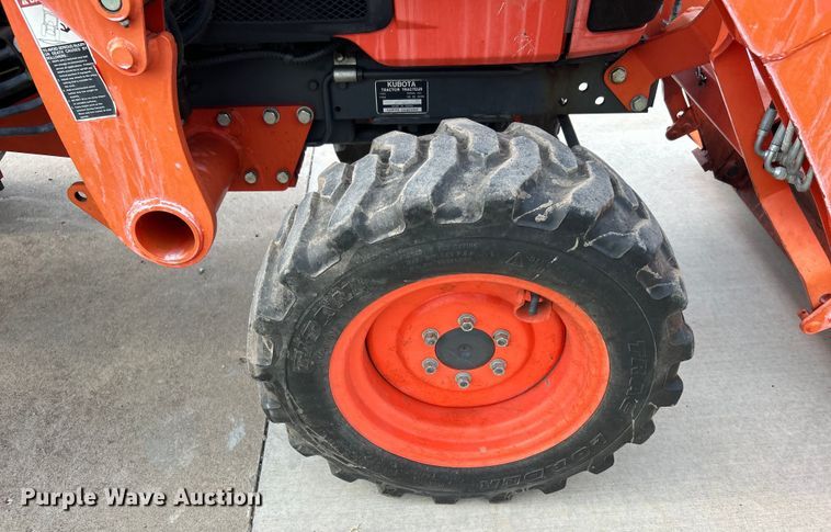 image for item DO6567 2011 Kubota B3300SU MFWD tractor