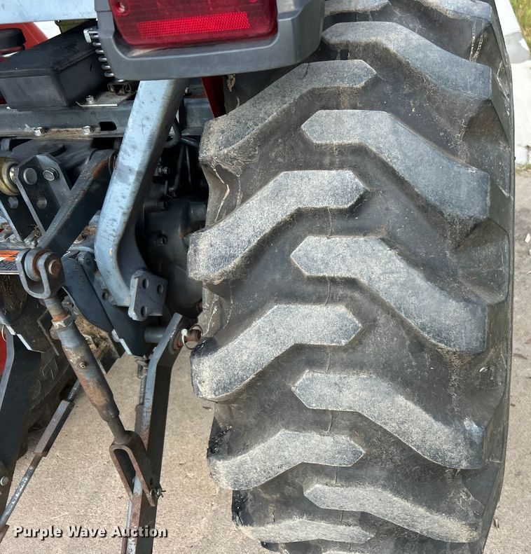 image for item DO6567 2011 Kubota B3300SU MFWD tractor