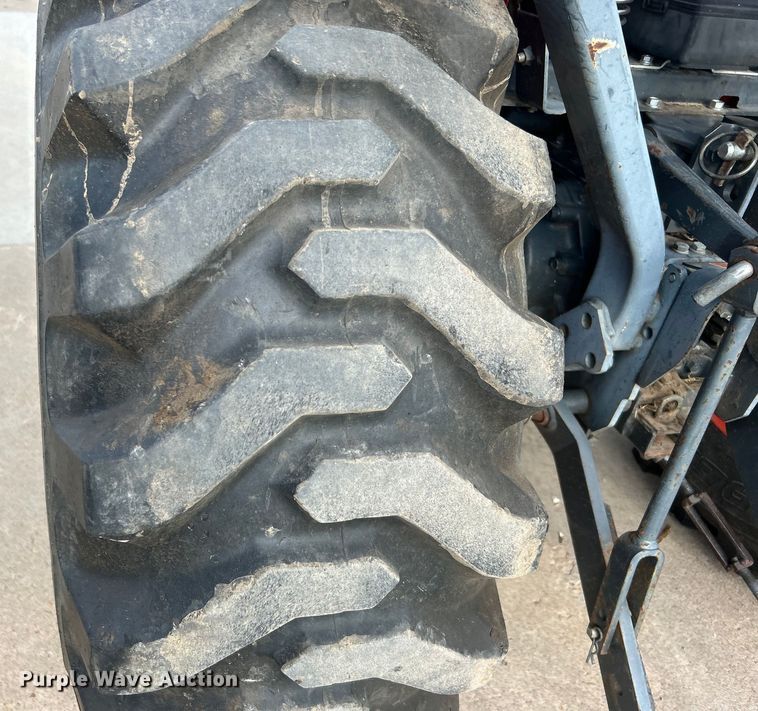 image for item DO6567 2011 Kubota B3300SU MFWD tractor