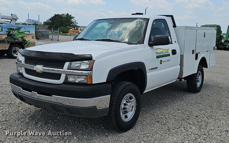 image for item DP0974 2005 Chevrolet Silverado 2500HD  utility bed pickup truck