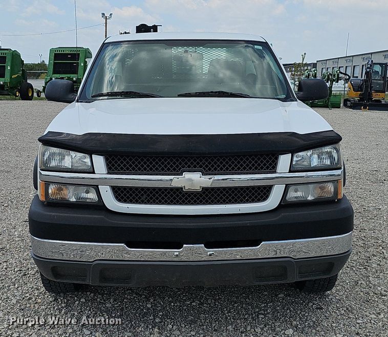 image for item DP0974 2005 Chevrolet Silverado 2500HD  utility bed pickup truck