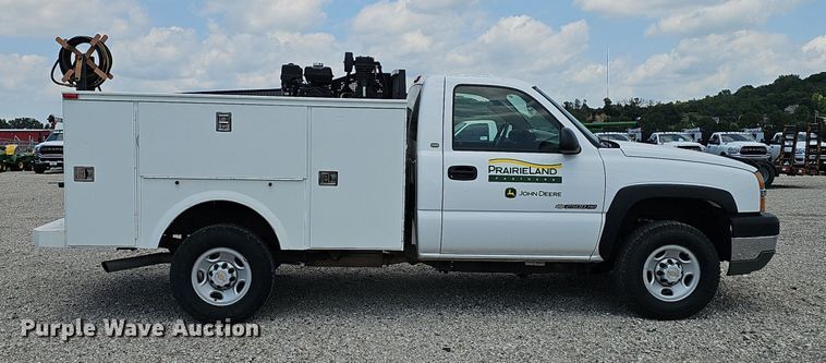 image for item DP0974 2005 Chevrolet Silverado 2500HD  utility bed pickup truck