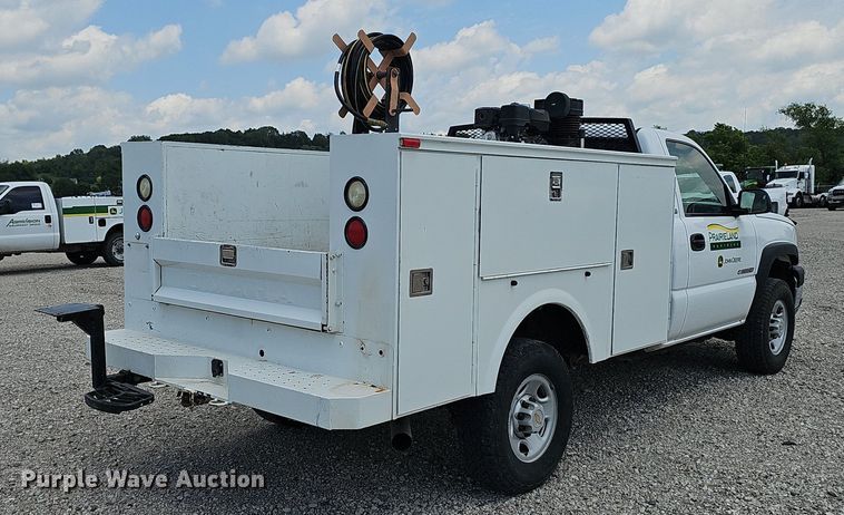image for item DP0974 2005 Chevrolet Silverado 2500HD  utility bed pickup truck