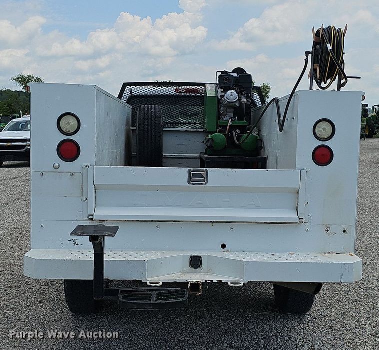 image for item DP0974 2005 Chevrolet Silverado 2500HD  utility bed pickup truck