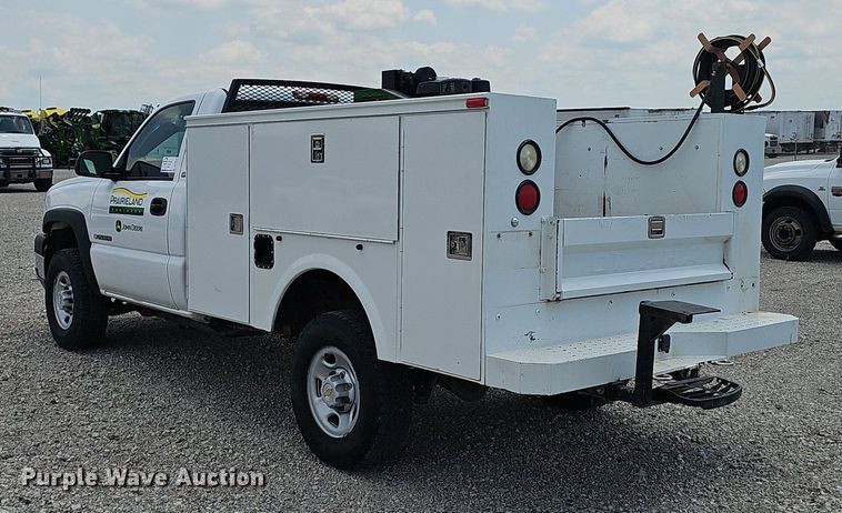 image for item DP0974 2005 Chevrolet Silverado 2500HD  utility bed pickup truck