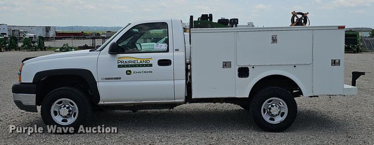 image for item DP0974 2005 Chevrolet Silverado 2500HD  utility bed pickup truck