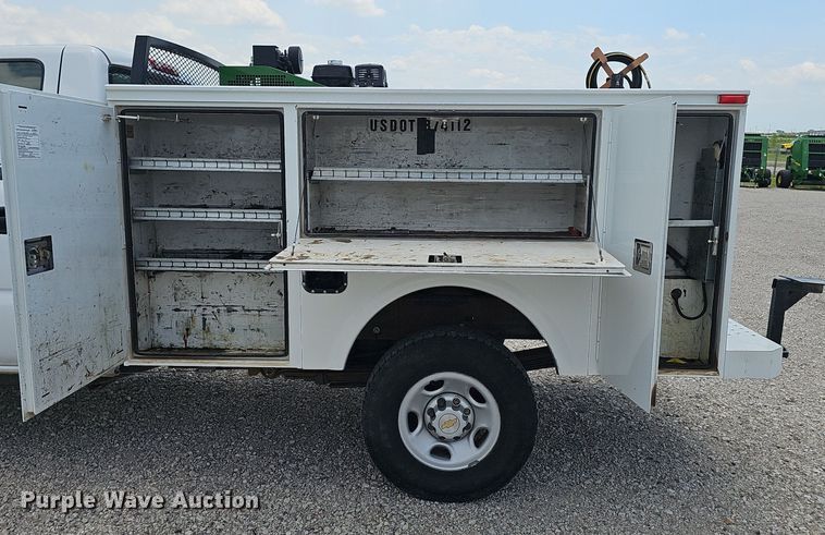 image for item DP0974 2005 Chevrolet Silverado 2500HD  utility bed pickup truck