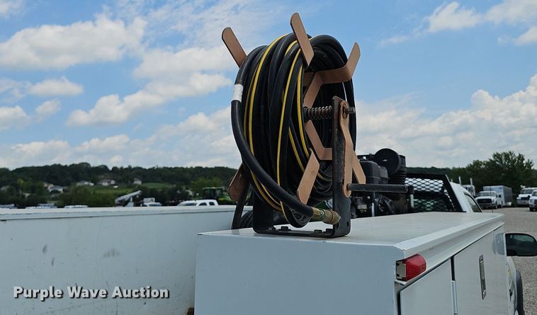 image for item DP0974 2005 Chevrolet Silverado 2500HD  utility bed pickup truck