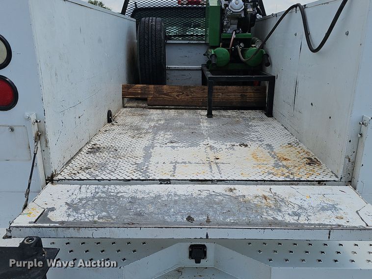 image for item DP0974 2005 Chevrolet Silverado 2500HD  utility bed pickup truck