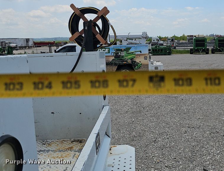 image for item DP0974 2005 Chevrolet Silverado 2500HD  utility bed pickup truck