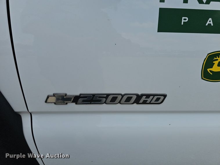 image for item DP0974 2005 Chevrolet Silverado 2500HD  utility bed pickup truck