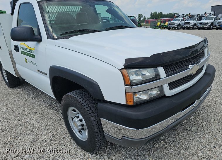 image for item DP0974 2005 Chevrolet Silverado 2500HD  utility bed pickup truck