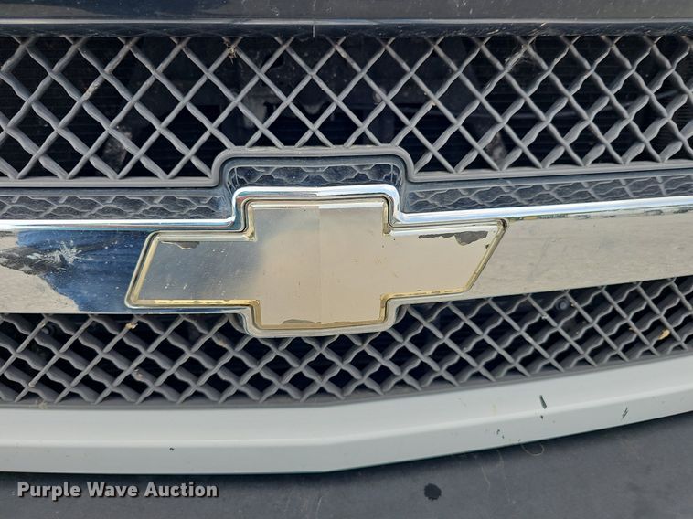 image for item DP0974 2005 Chevrolet Silverado 2500HD  utility bed pickup truck