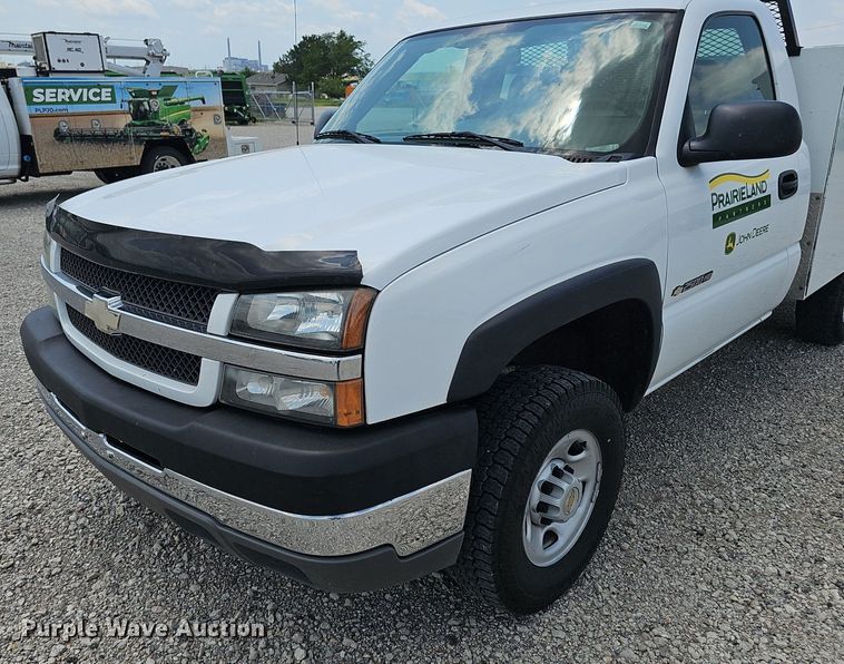 image for item DP0974 2005 Chevrolet Silverado 2500HD  utility bed pickup truck