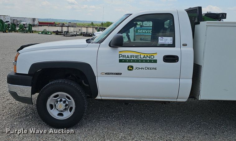 image for item DP0974 2005 Chevrolet Silverado 2500HD  utility bed pickup truck