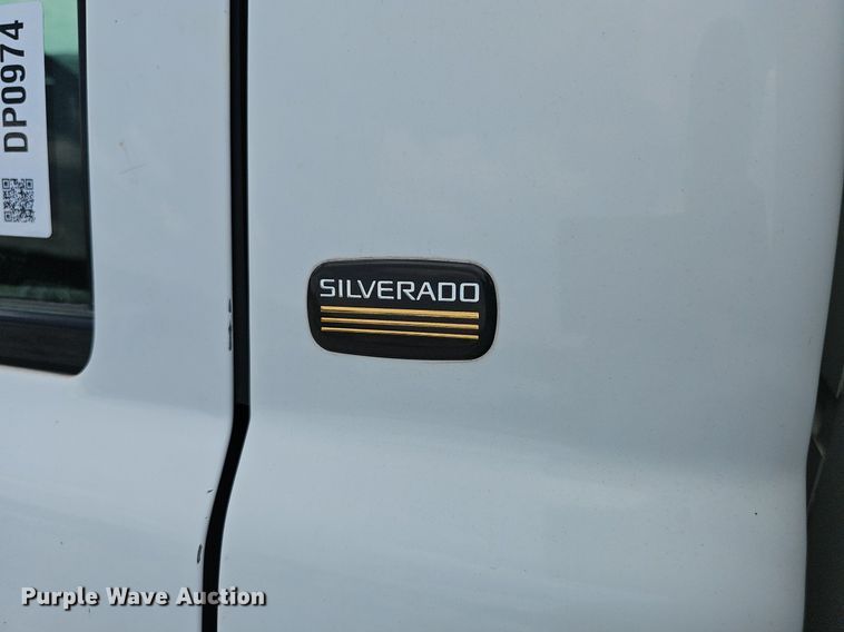 image for item DP0974 2005 Chevrolet Silverado 2500HD  utility bed pickup truck