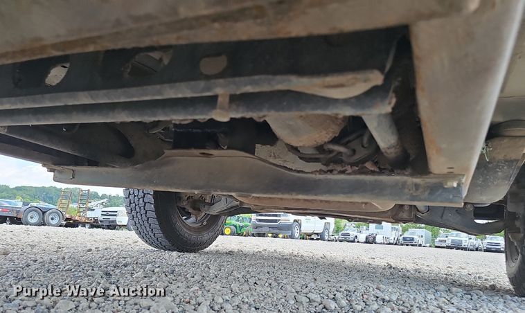 image for item DP0974 2005 Chevrolet Silverado 2500HD  utility bed pickup truck