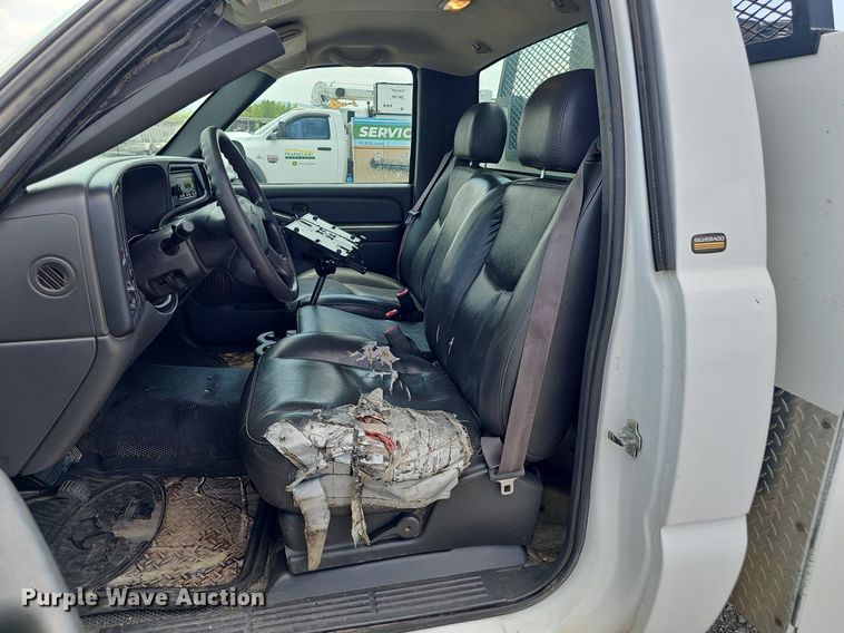 image for item DP0974 2005 Chevrolet Silverado 2500HD  utility bed pickup truck