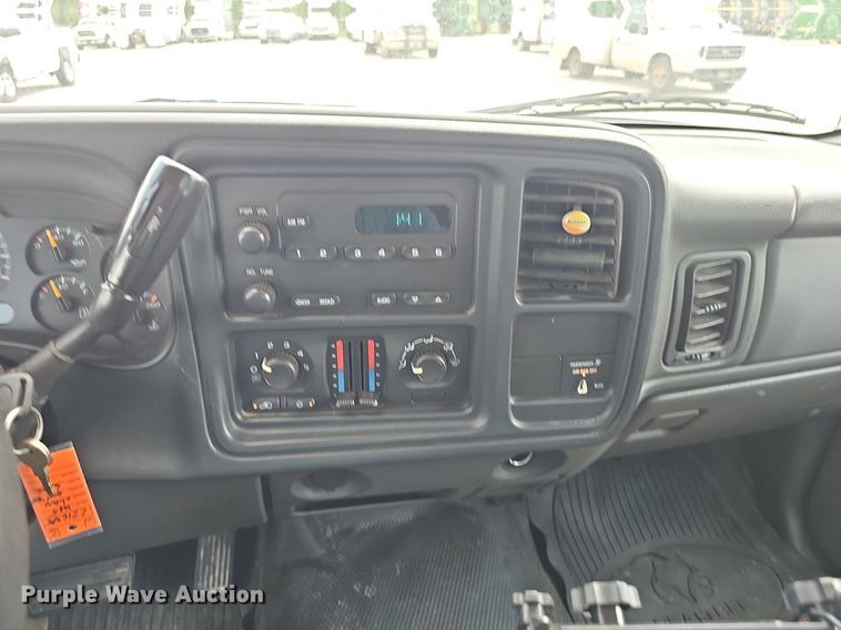 image for item DP0974 2005 Chevrolet Silverado 2500HD  utility bed pickup truck