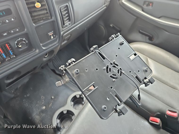 image for item DP0974 2005 Chevrolet Silverado 2500HD  utility bed pickup truck