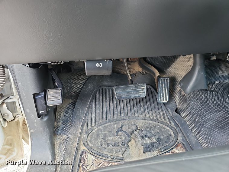 image for item DP0974 2005 Chevrolet Silverado 2500HD  utility bed pickup truck