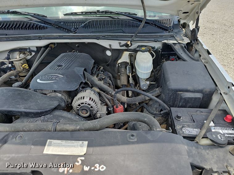 image for item DP0974 2005 Chevrolet Silverado 2500HD  utility bed pickup truck