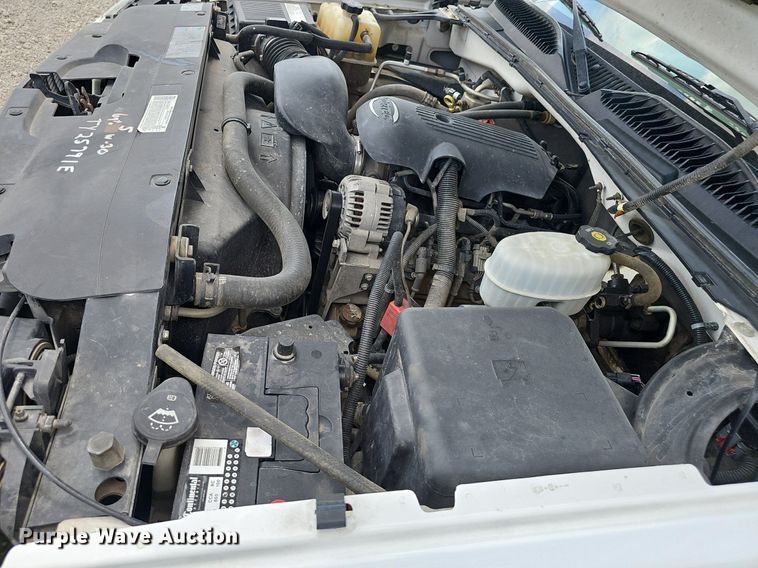 image for item DP0974 2005 Chevrolet Silverado 2500HD  utility bed pickup truck