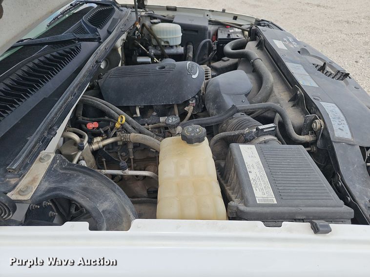 image for item DP0974 2005 Chevrolet Silverado 2500HD  utility bed pickup truck