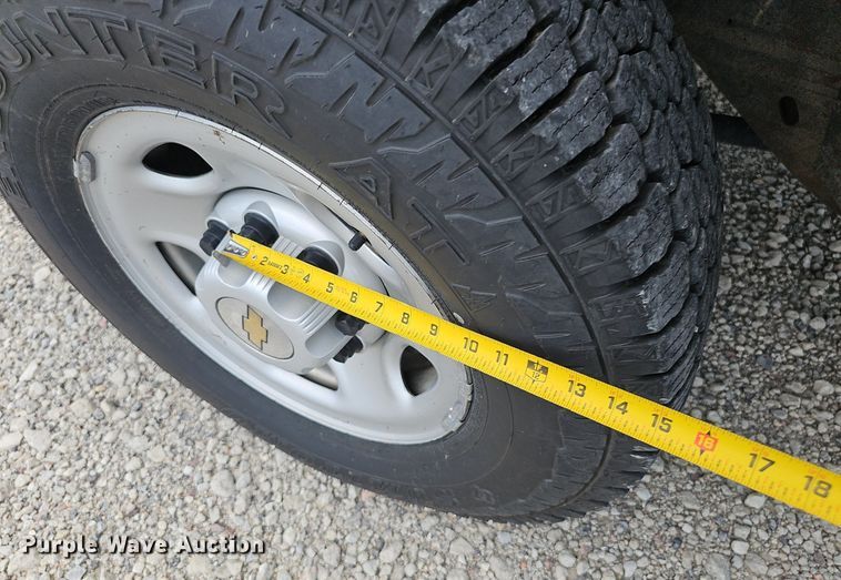 image for item DP0974 2005 Chevrolet Silverado 2500HD  utility bed pickup truck