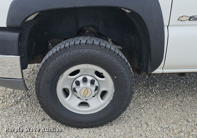 image for item DP0974 2005 Chevrolet Silverado 2500HD  utility bed pickup truck