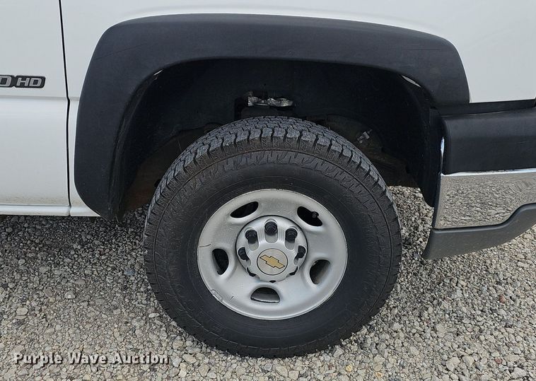 image for item DP0974 2005 Chevrolet Silverado 2500HD  utility bed pickup truck