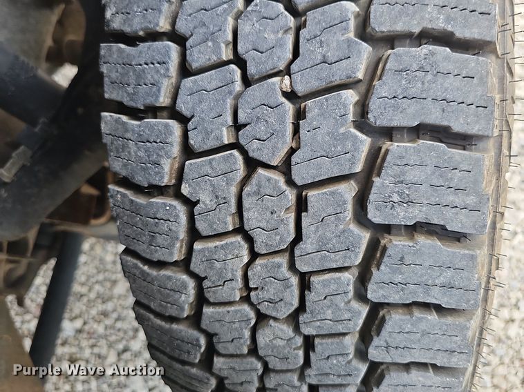 image for item DP0974 2005 Chevrolet Silverado 2500HD  utility bed pickup truck