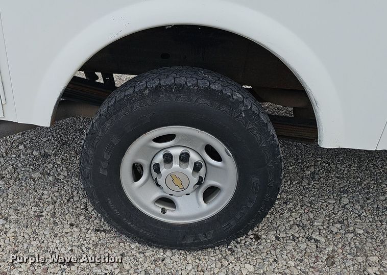 image for item DP0974 2005 Chevrolet Silverado 2500HD  utility bed pickup truck