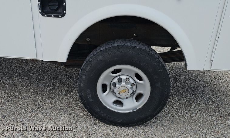 image for item DP0974 2005 Chevrolet Silverado 2500HD  utility bed pickup truck