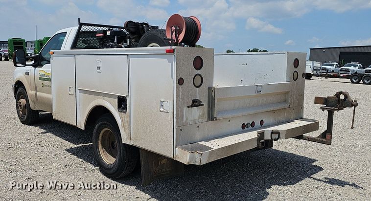 image for item DP0975 2004 Ford F350 Super Duty XLT utility bed pickup truck