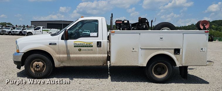 image for item DP0975 2004 Ford F350 Super Duty XLT utility bed pickup truck