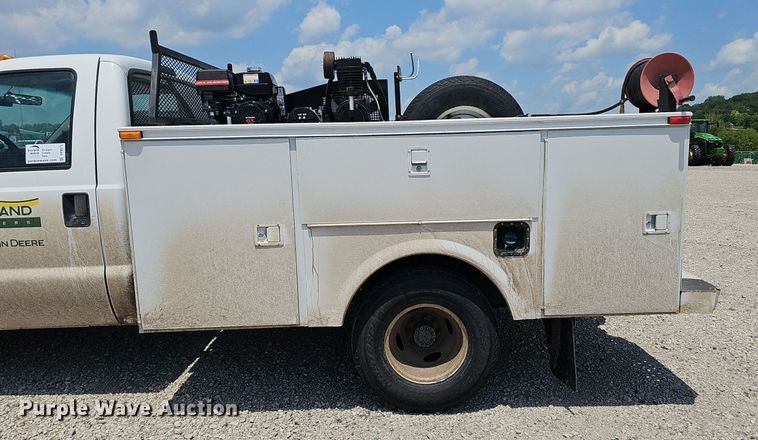 image for item DP0975 2004 Ford F350 Super Duty XLT utility bed pickup truck