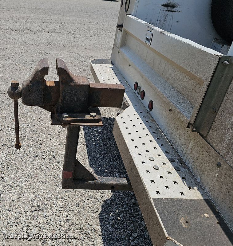 image for item DP0975 2004 Ford F350 Super Duty XLT utility bed pickup truck