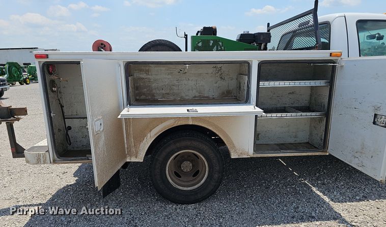image for item DP0975 2004 Ford F350 Super Duty XLT utility bed pickup truck